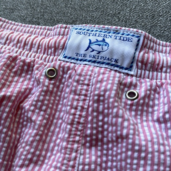 Seersucker Swim Trunks in Pink by Southern Tide Skipjack Size Large - Picture 10 of 14